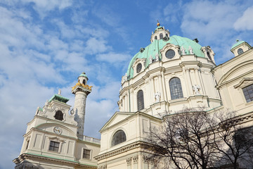 Fototapeta premium tree near St. Charles church in Vienna, Austria