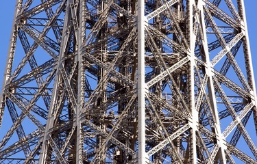 structure d'acier de la Tour Eiffel (Paris)