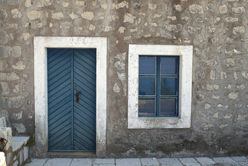 Fototapeta na wymiar Blue door and window