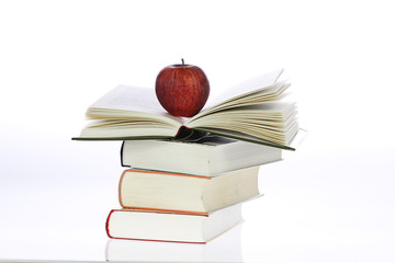 Bücher mit Apfel