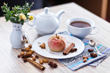 Fototapeta na wymiar gourmet baked apple with tea