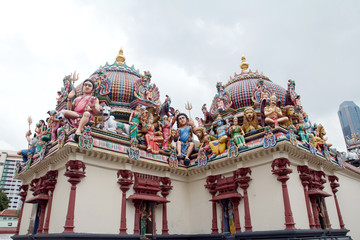 Obraz premium Detail of Sri Mariamman temple in Singapore