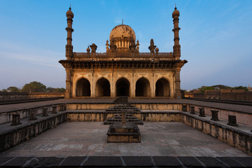 Ibrahim Roza Rauza Mausoleam Center Fountain © Pius Lee