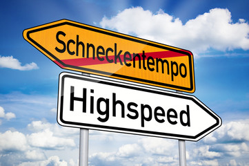 Wegweiser mit Schneckentempo und Highspeed