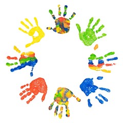 Kreis bunter Kinderhände