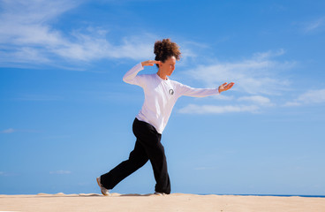 Fototapeta premium Thai-chi in the dunes