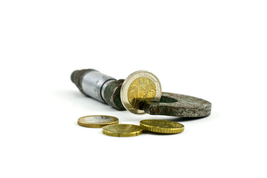 Micrometer and coins