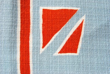 Textil / Rote Dreiecke / Details / Leinen