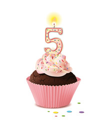 Cupcake mit Kerze und die Zahl 5