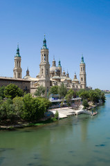 Fototapeta na wymiar Saragossa cathedral and river Ebro