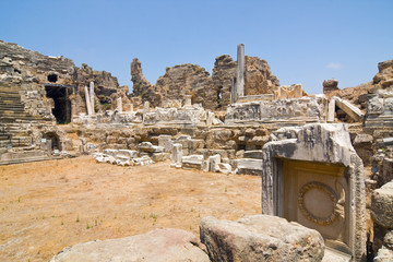 Fototapeta na wymiar Stare ruiny w Side, Turcja