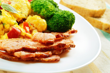 Omelette with vegetables and fried bacon