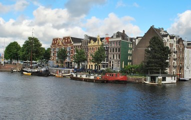 Fototapeta na wymiar На канале в Амстердаме