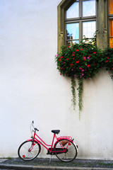 Fototapeta na wymiar Różowy rower