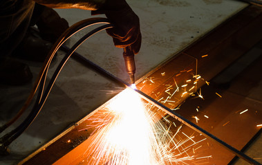 Oxy-cutting on a construction site (AdobeStock-45968019)