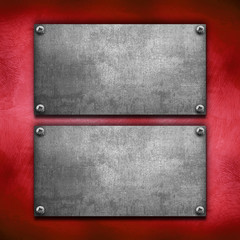 doppia piastra su fondo rosso