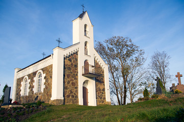 Fototapeta na wymiar Mała wiejska kapliczka