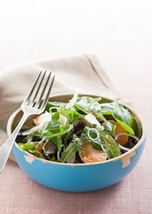 Tangerine salad with mixed lettuce