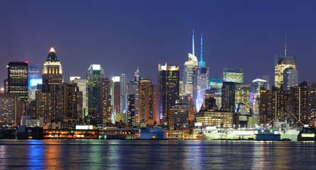 Fototapeta na wymiar New York City skyline Manhattanu o zmierzchu
