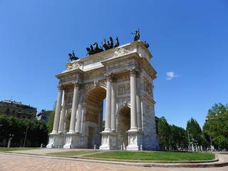 Fototapeta na wymiar Arco Della Pace, Mediolan, Włochy