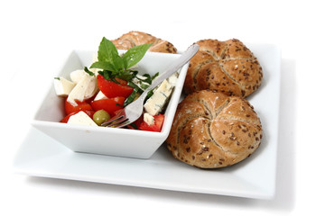 vegetable salad (tomato, basil, olive)