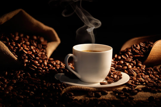 Fototapeta tazzina di caffè fumante