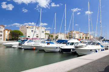 Moderne Segelboote in Gruissan - Modern sailboats in Gruissan