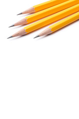 白背景に複数の鉛筆