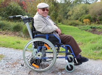 Senior im Rollstuhl