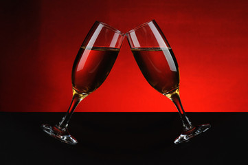 Pair of moving wine glasses, cheers!