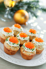 Savoury muffins with salmon, caviar and cream cheese