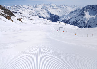 Fototapeta na wymiar świeże tor narciarski