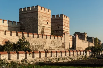 Zelfklevend Fotobehang City walls of Istanbul after partial restoration © dinosmichail