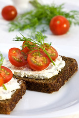 breakfast sandwich of cottage cheese and red tomato