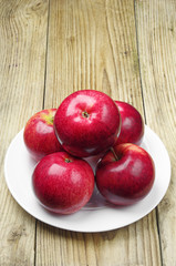 Fototapeta na wymiar Apples in a plate
