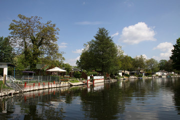 Obraz premium Schrebergärten am Ufer der Havel in Brandenburg a.d. Havel