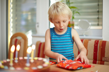 Kleinkind hat Geburtstag