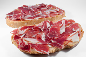 Bread with tomato and ham