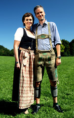 Paar in Trachtengewand