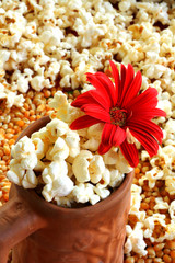 Obraz na płótnie Canvas Popcorn in bowl