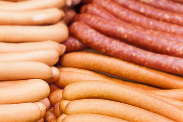 Würstchen / Wurstel beim Metzger