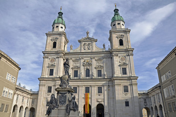 Fototapeta na wymiar Dom, Salzburg