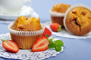 Muffins with strawberries