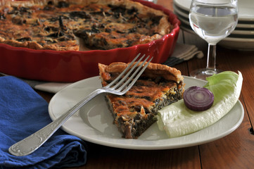 La tarte salée aux oignons rouges