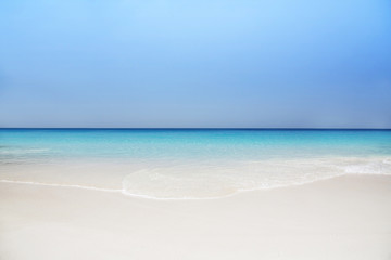 Fototapeta na wymiar Wyspa marzeń. Odpoczynek i relaks. Biały piasek i lazurowe