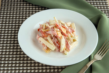 Salad with apples, cheese and tomatoes