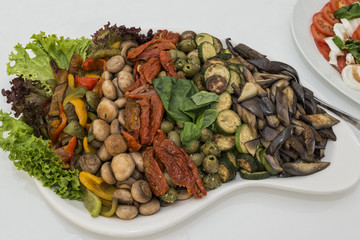 Antipastiplatte mit gemischtem Gemüse - Fingerfood - Catering