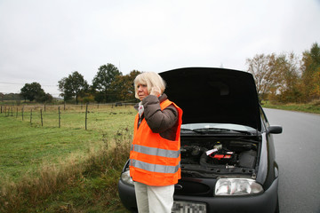 Seniorin fordert Abschleppdienst an