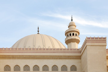 Fototapeta na wymiar Close view of a minaret & center dome of Al Fateh Mosque
