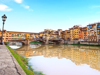 Fototapeta na wymiar Ponte Vecchio, stary most, rzeka Arno we Florencji. Toskania, Ital